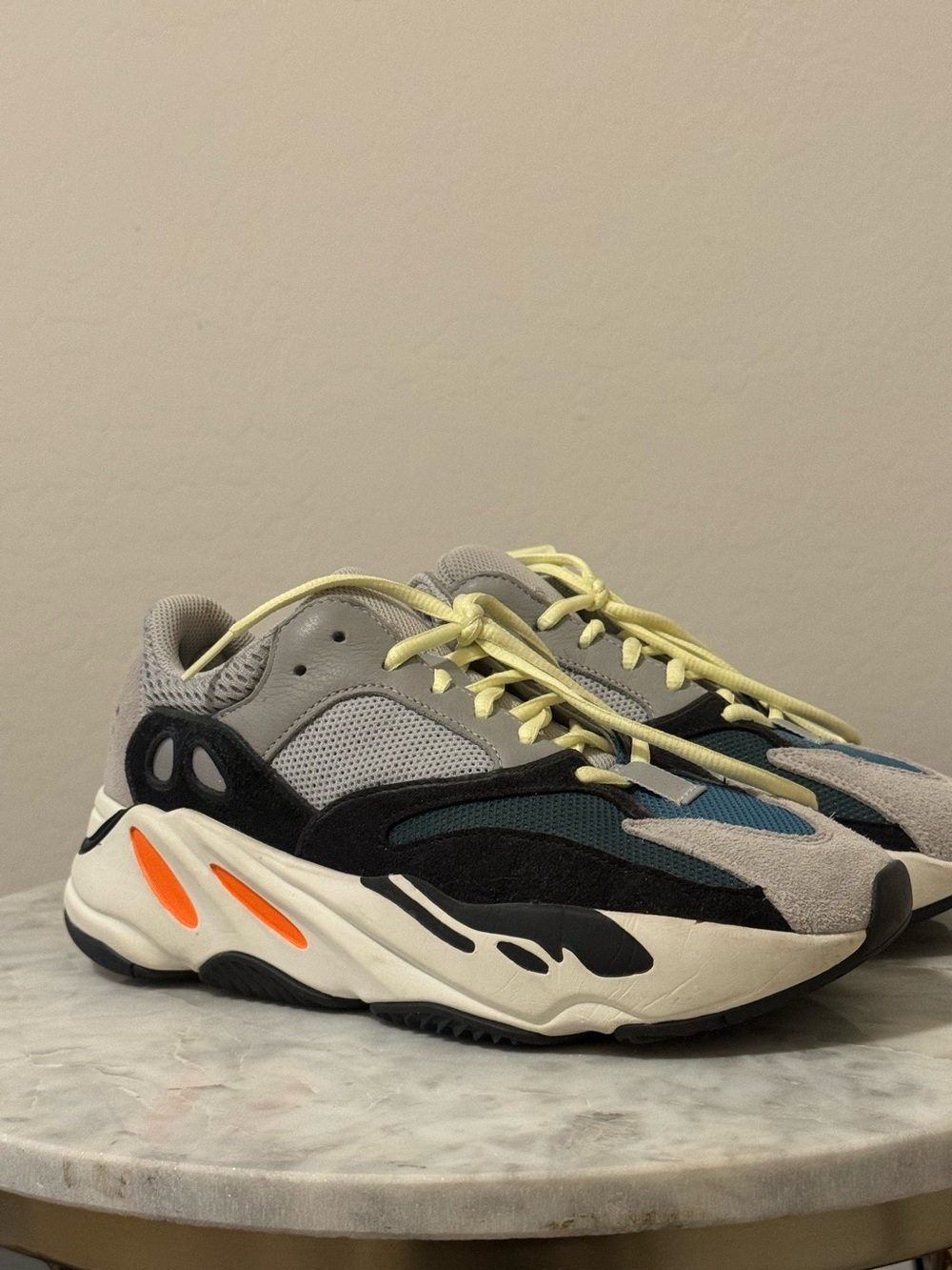 Adidas Yeezy Boost 700